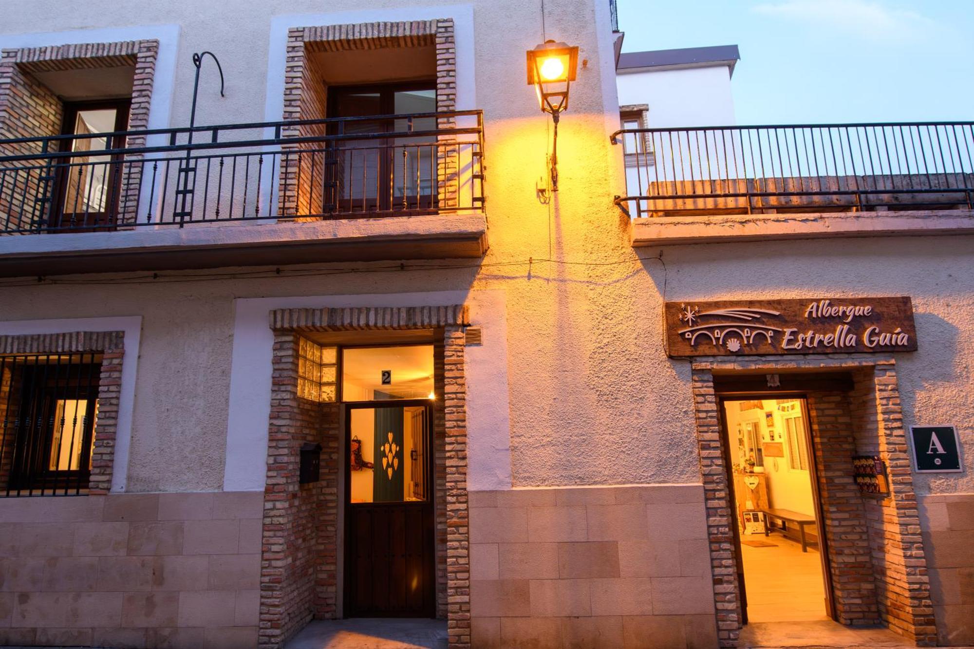 Albergue Estrella Guia Пуэнте-ла-Рейна Экстерьер фото